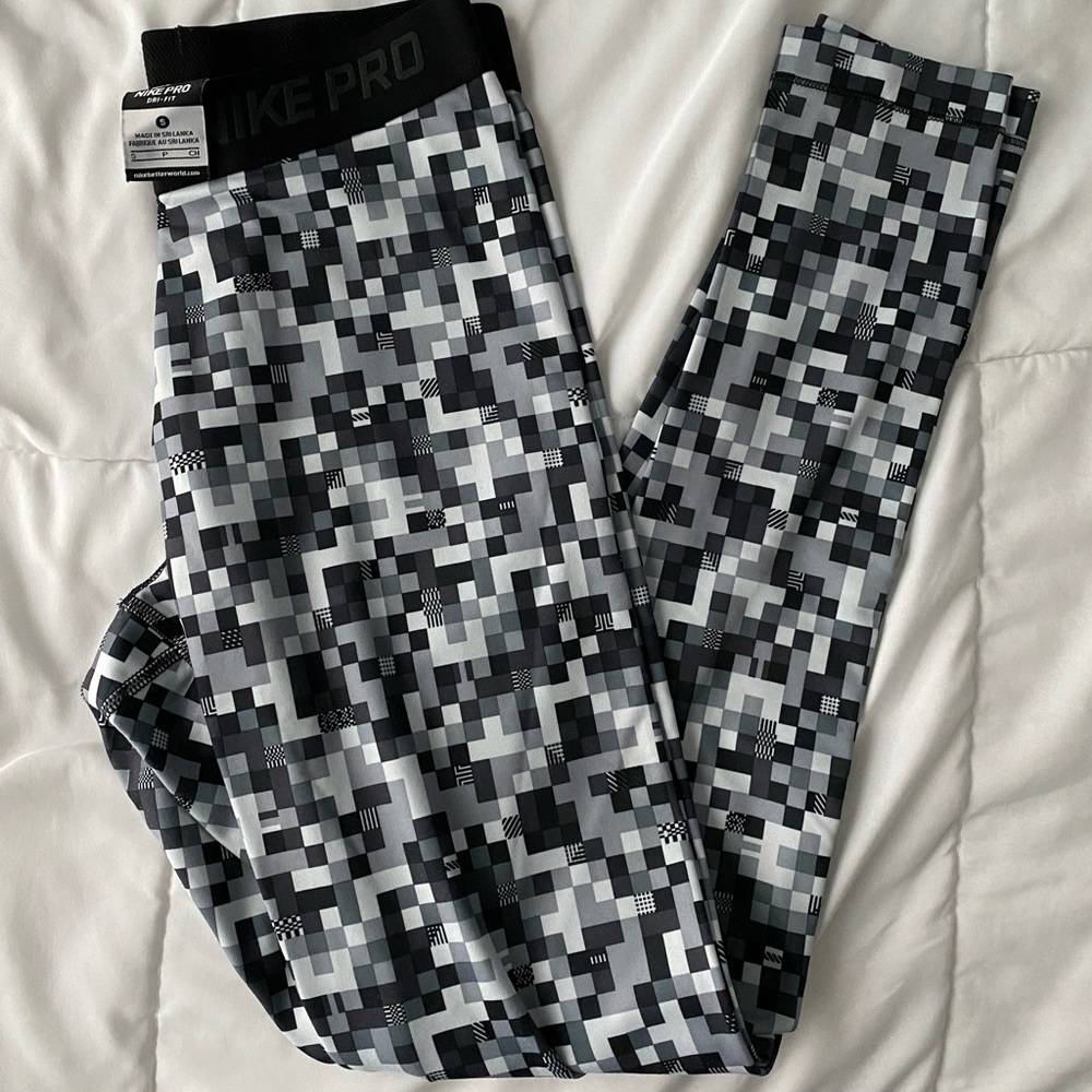 Women’s Nike Dri-Fit Gray Pattern Leggings